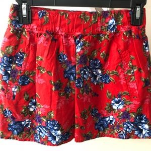 Hollister skirt, print size small NWT